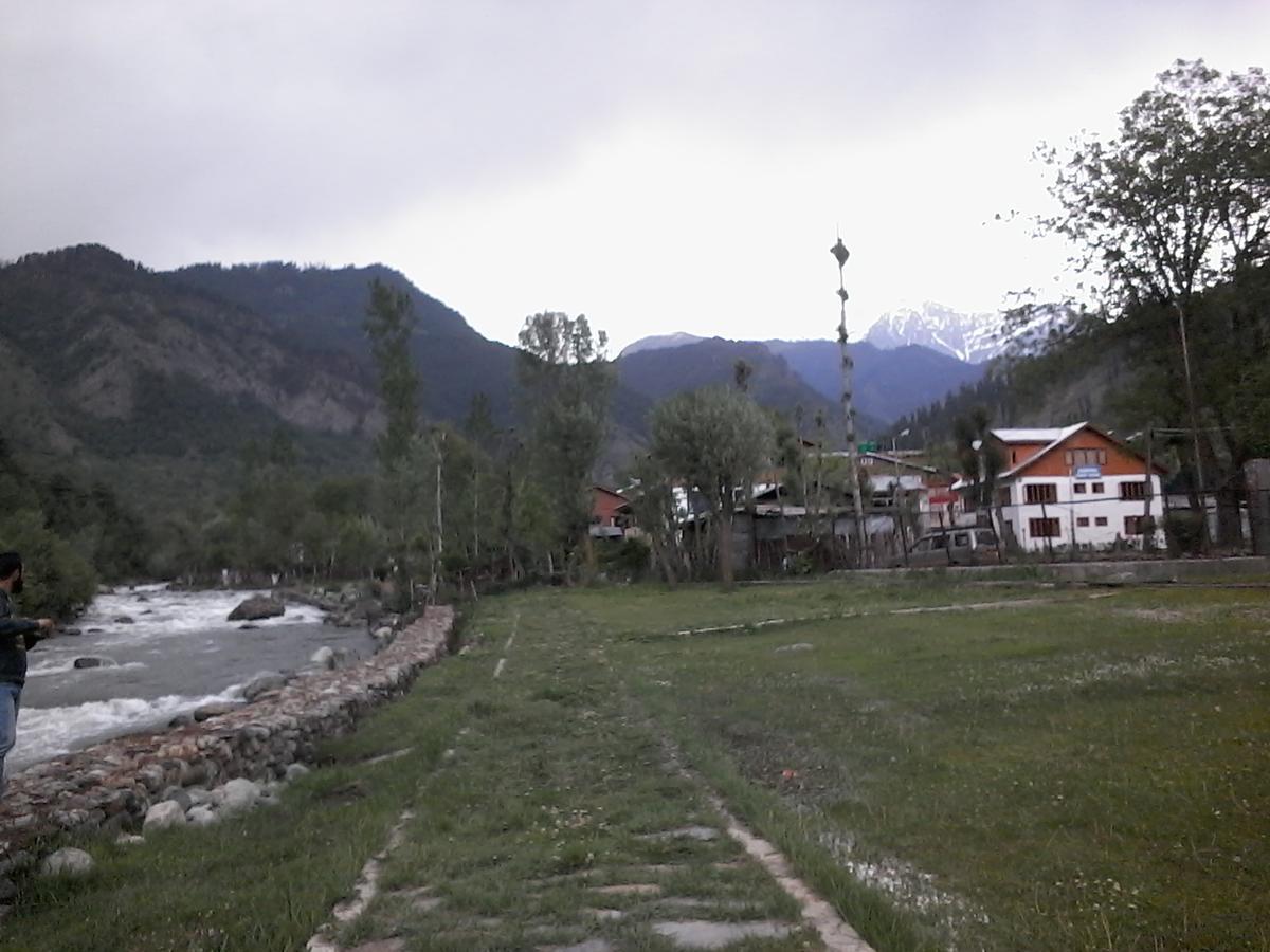 Zebrina Guest House Pahalgam Exterior photo